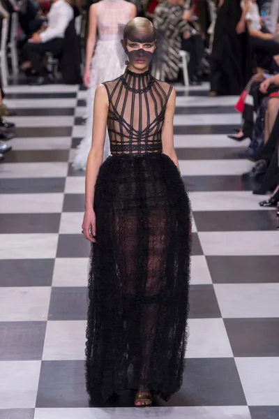 Look 32